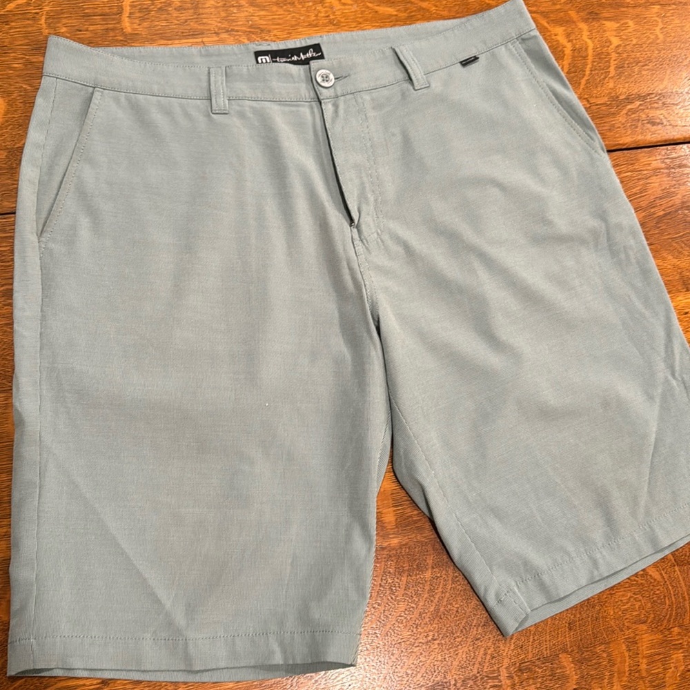 Men’s Travis Mathew Golf Shorts size 38